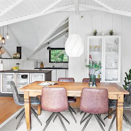 M12019-vaeggerlose-krondyrstien-51 * Bøtø By