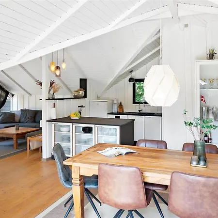 M12019-vaeggerlose-krondyrstien-51 Bøtø By