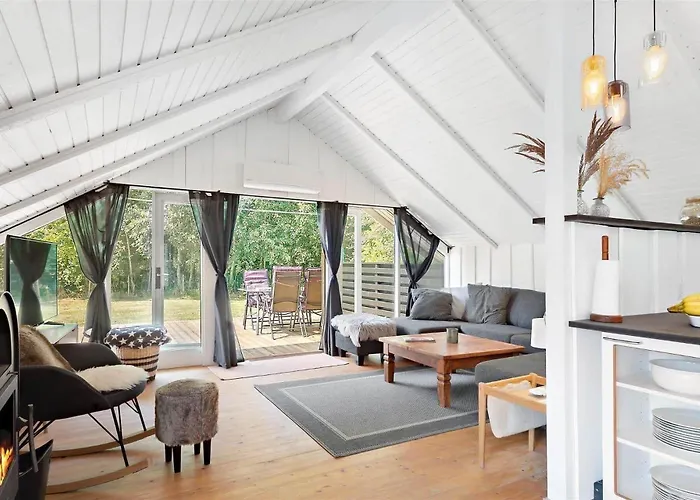 M12019-vaeggerlose-krondyrstien-51 * Bøtø By