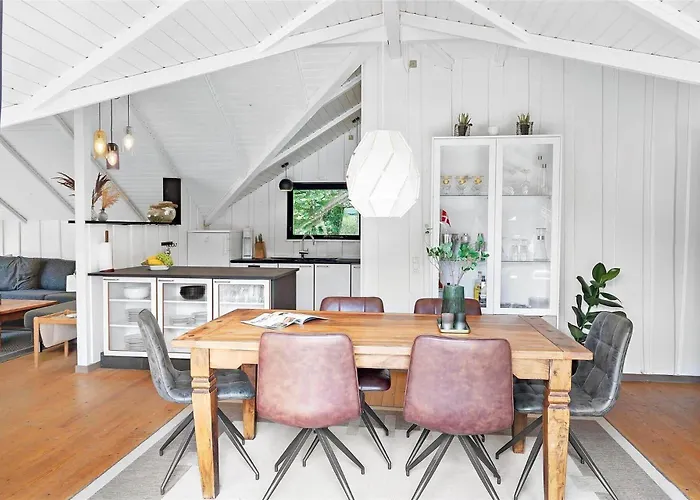 M12019-vaeggerlose-krondyrstien-51 * Bøtø By